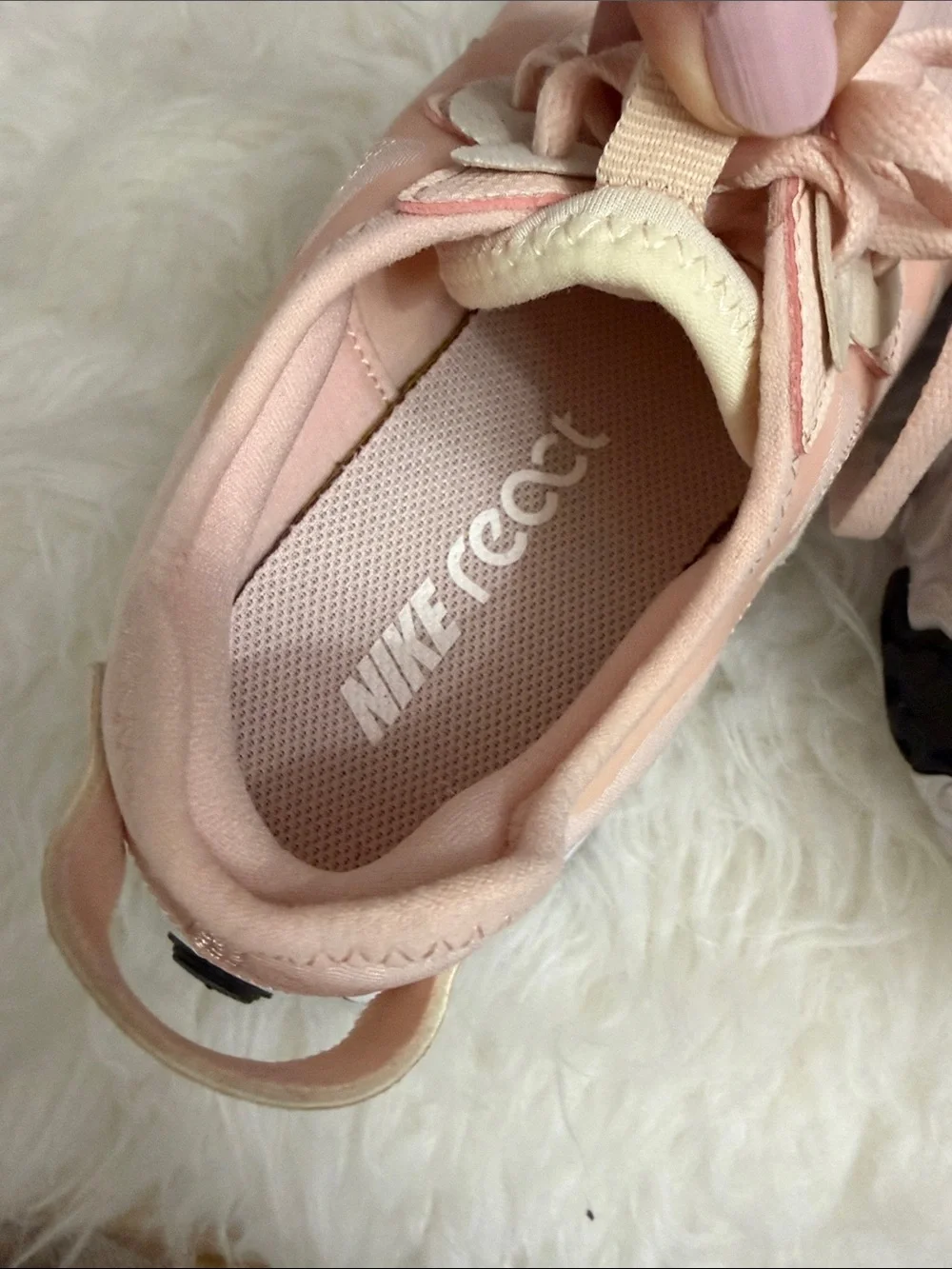 Nike Sneakers Women’s React Art3mis Trainer Pearl Orange Size 7 NWOB